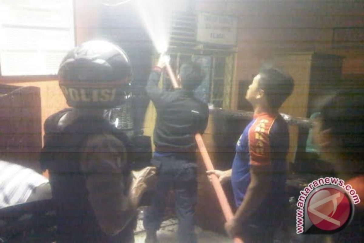 Rumah makan tertua di Padang terbakar