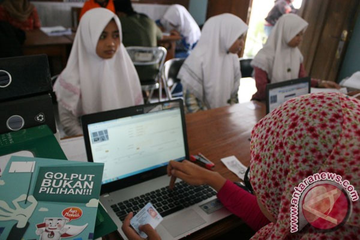 Ribuan mahasiswa urus formulir A5