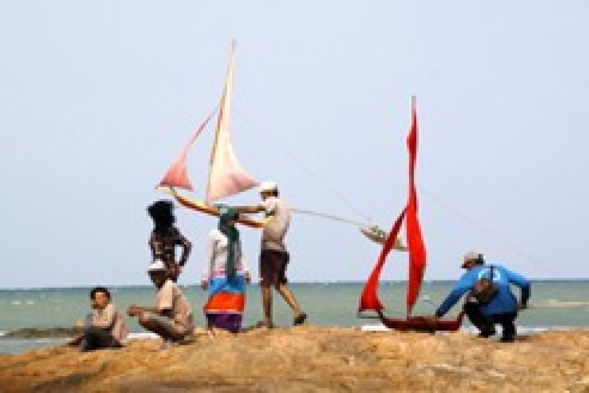 Pemkot Batam Lestarikan Permainan Perahu Jong