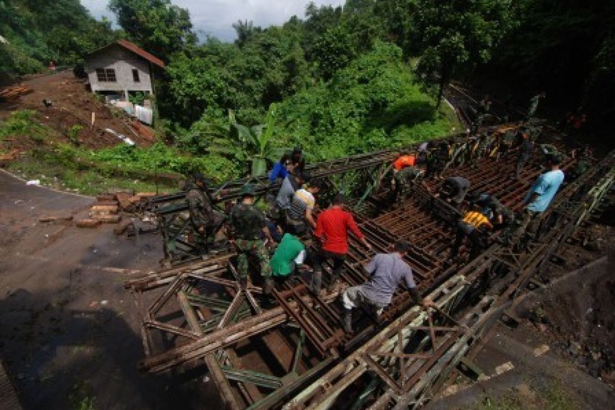 Pasukan TNI Bantu Korban Tsunami Libatkan 2.016 Personel