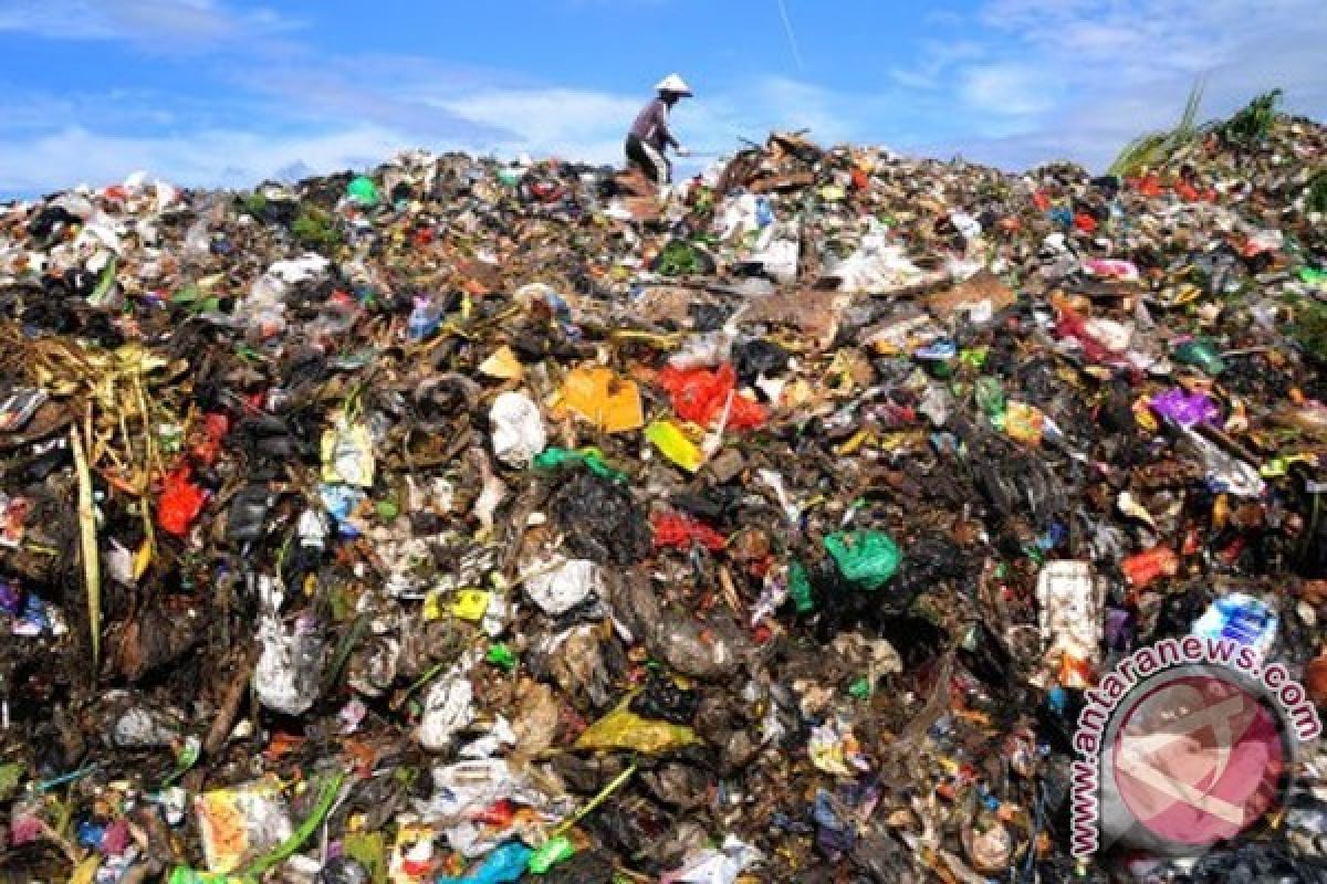 Volume sampah di Bekasi naik 30 persen