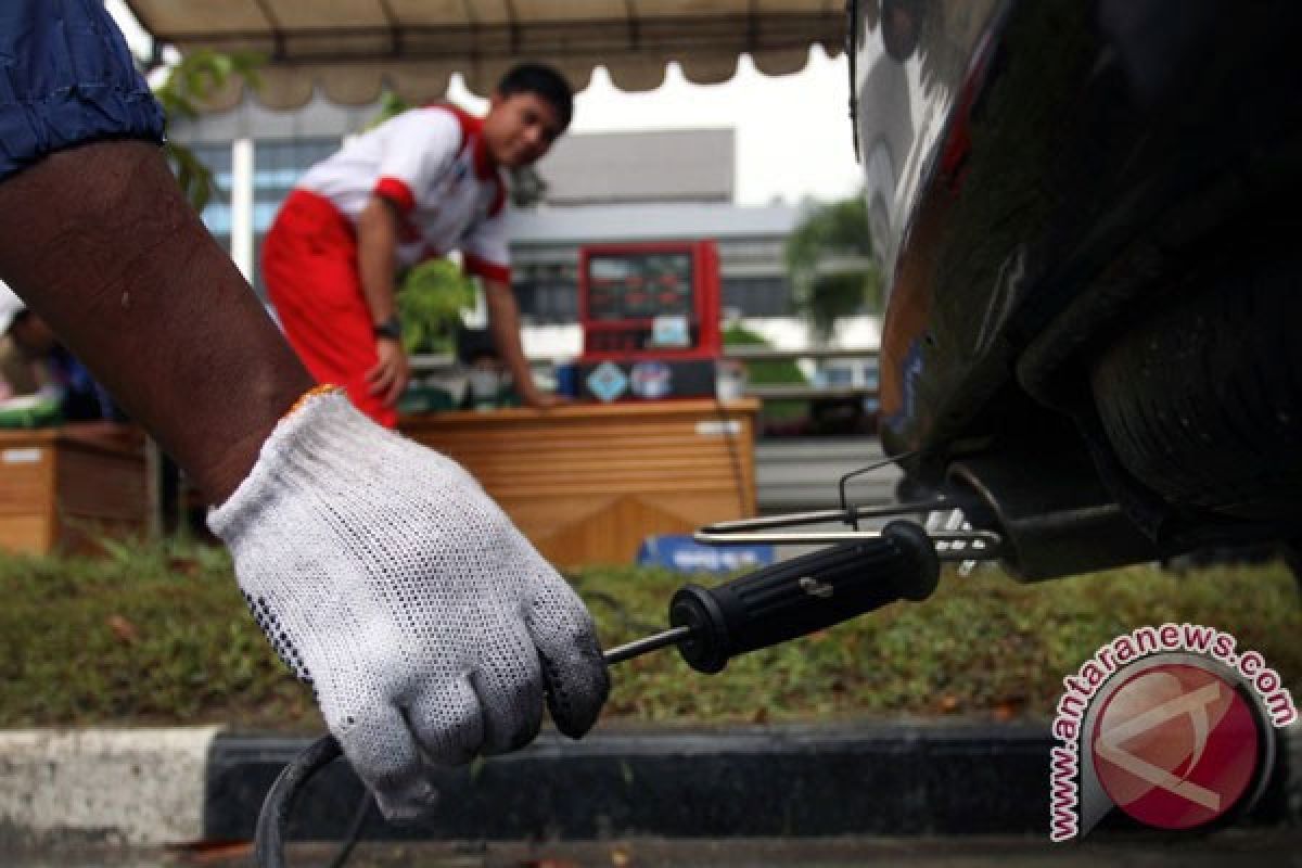 Dishub uji emisi 200 kendaraan PNS Bekasi