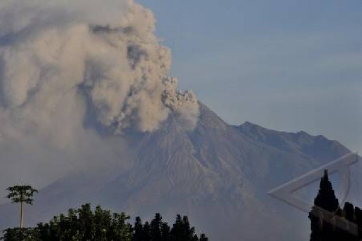 Hujan Pasir Turun di Kawasan Gunung Merapi