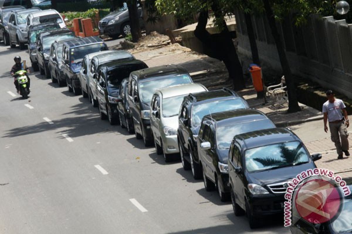 Keluarga tahanan KPK berjubel besuk