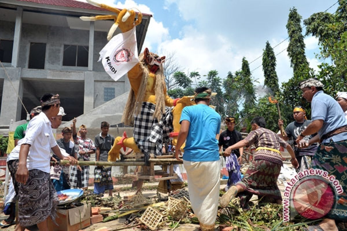 Pemuda Hindu Palembang arak ogah-ogah jelang puncak Nyepi