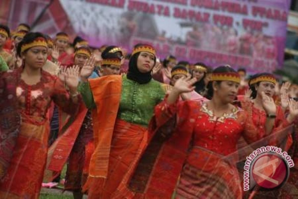 Tobasa pagelarkan tari "Tortor" meriahkan PRSU 2014