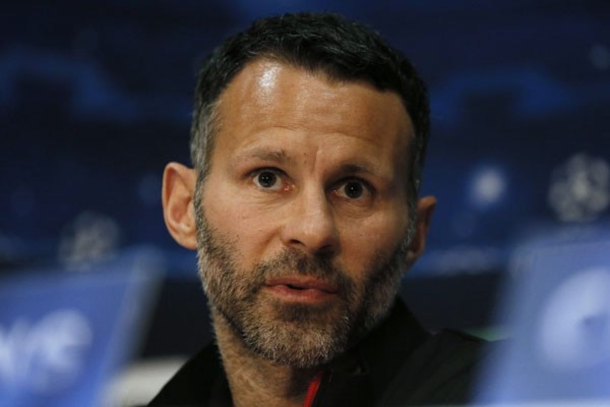 Ryan Giggs gantikan Moyes