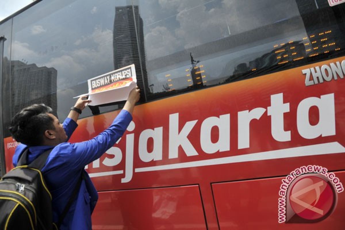 Jokowi katakan pembayaran bus Transjakarta belum lunas