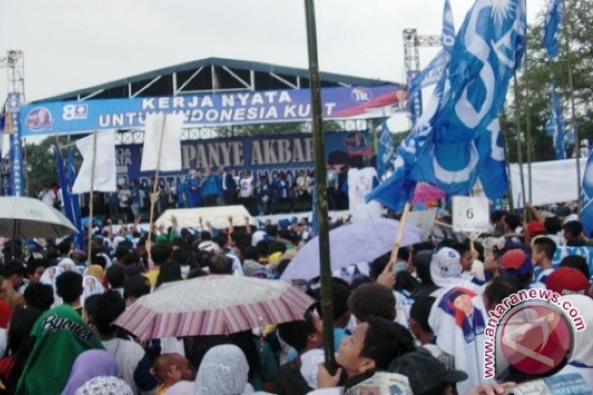 Massa pendukung Prabowo-Hatta penuhi halaman MK