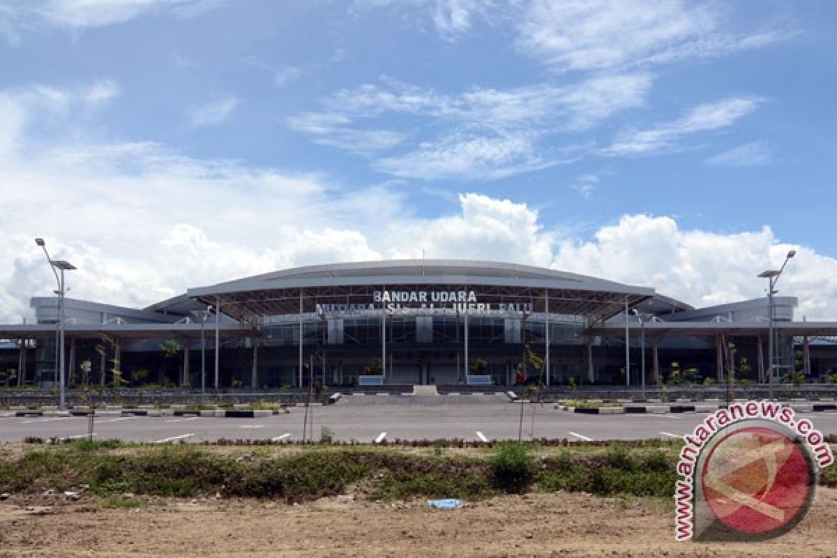 Quake cut off communications at Palu airport