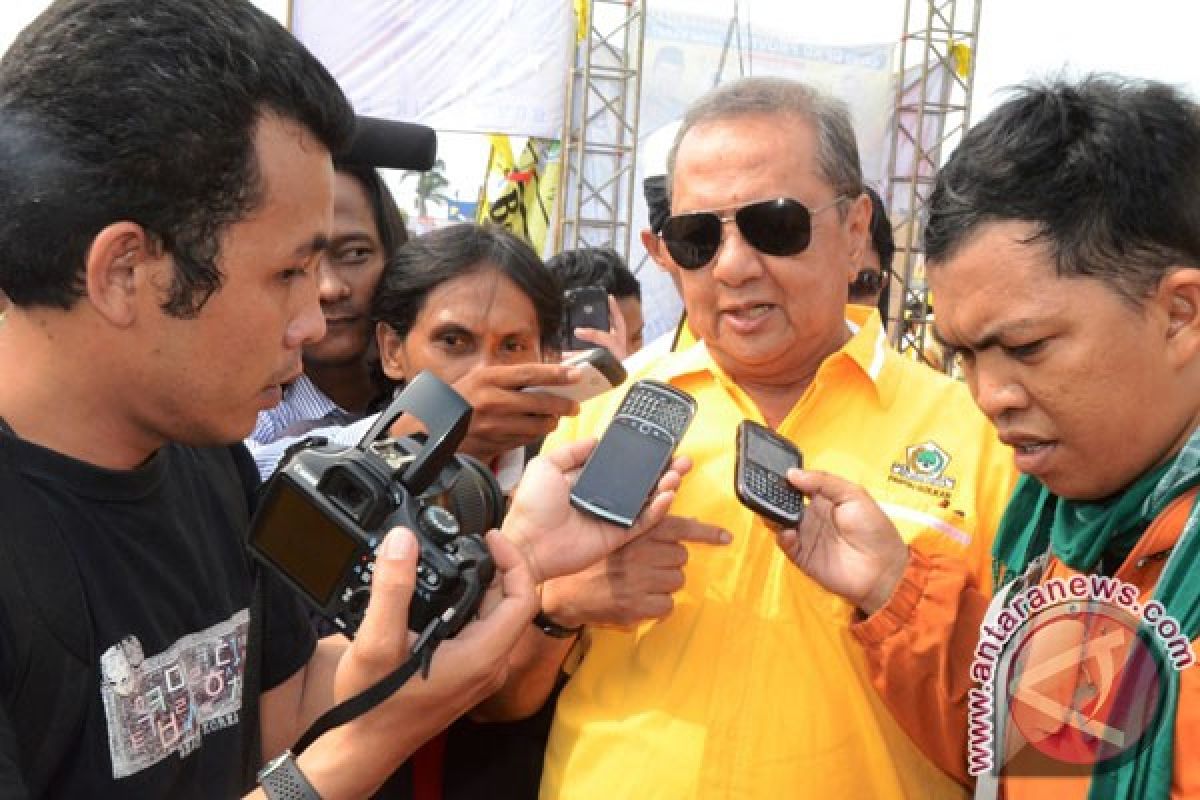 MS Hidayat minta kasus pemecatan kader Golkar segera diselesaikan