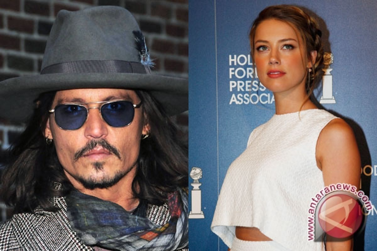 Johnny Depp bertunangan dengan Amber Heard