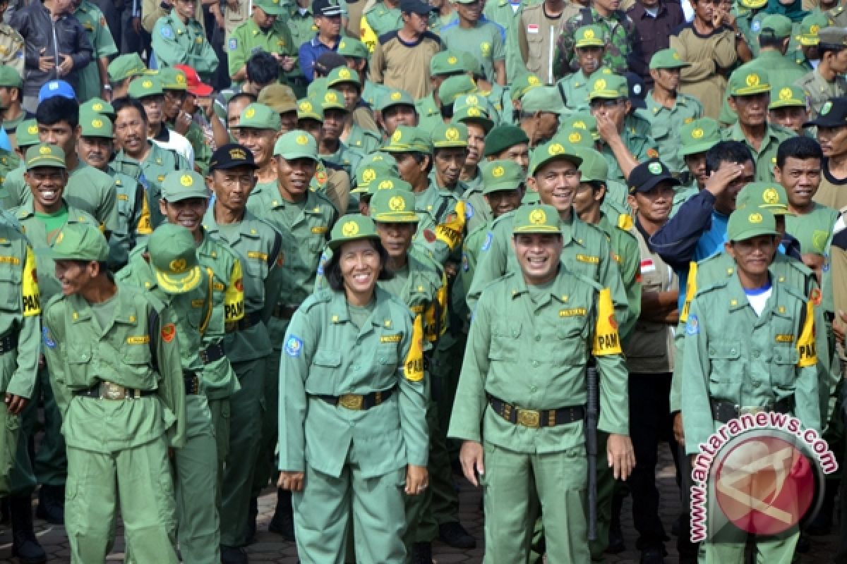 Anggota Linmas Palembang apel siaga Pemilu 