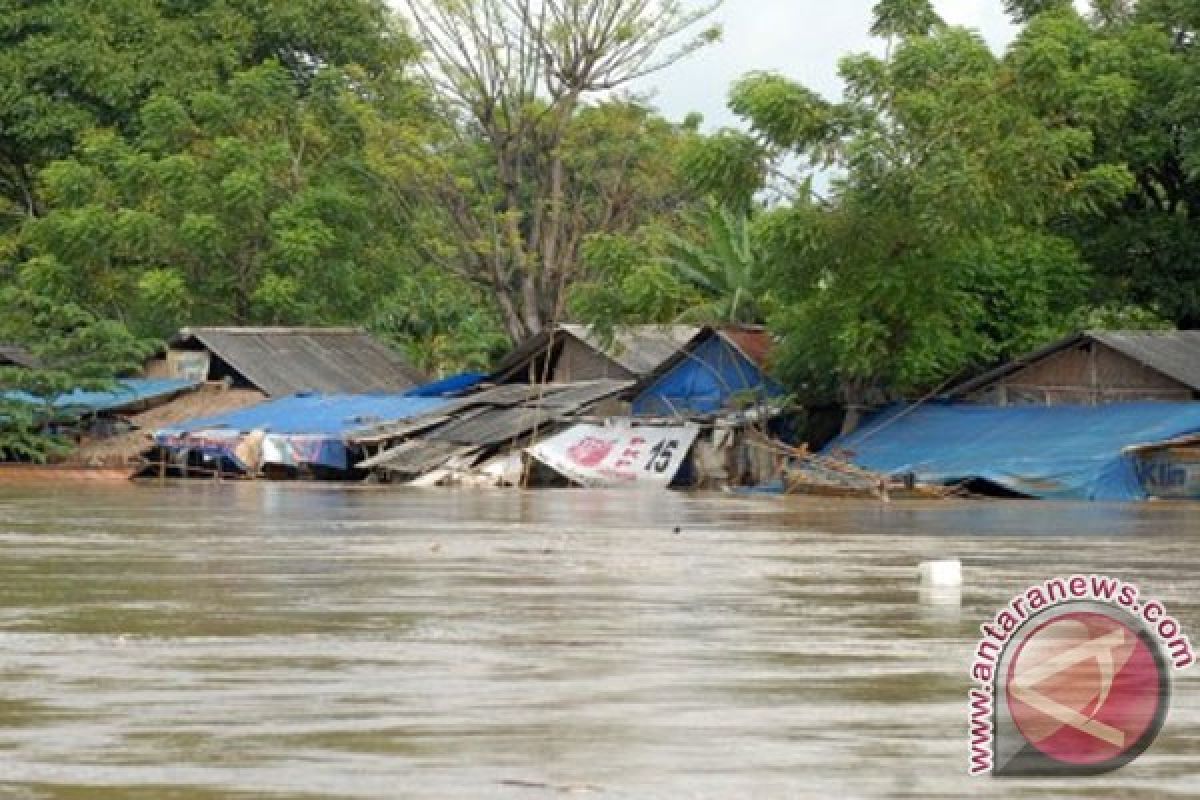 Banjir bandang landa sejumlah desa di Trenggalek