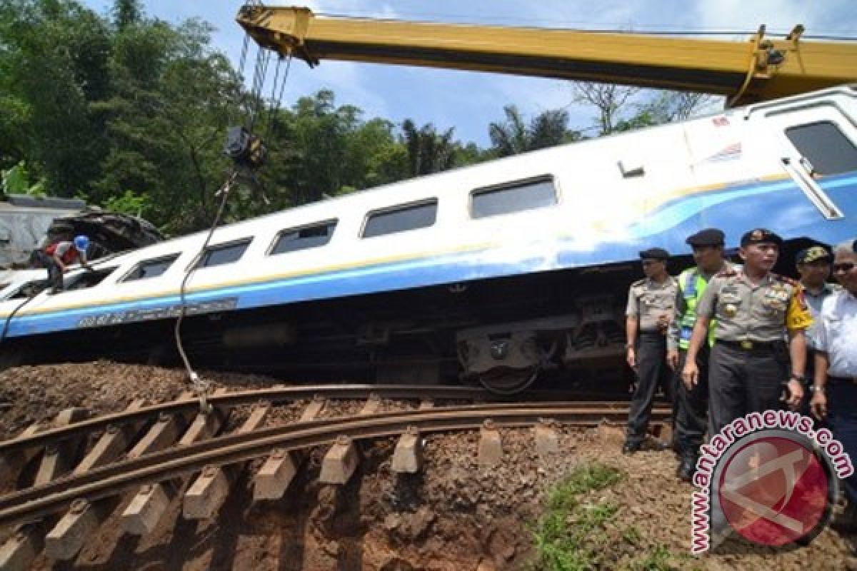 Tiga tewas dalam kecelakaan KA, dua pegawai PT KAI