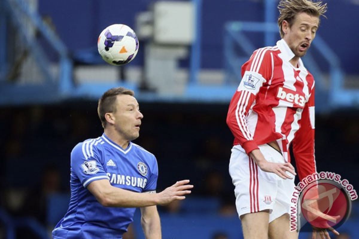 Crouch samai rekor gol sundulan terbanyak Alan Shearer