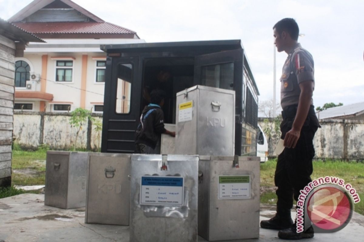 KPU Penajam Distribusikan Logistik Pemilu ke PPK