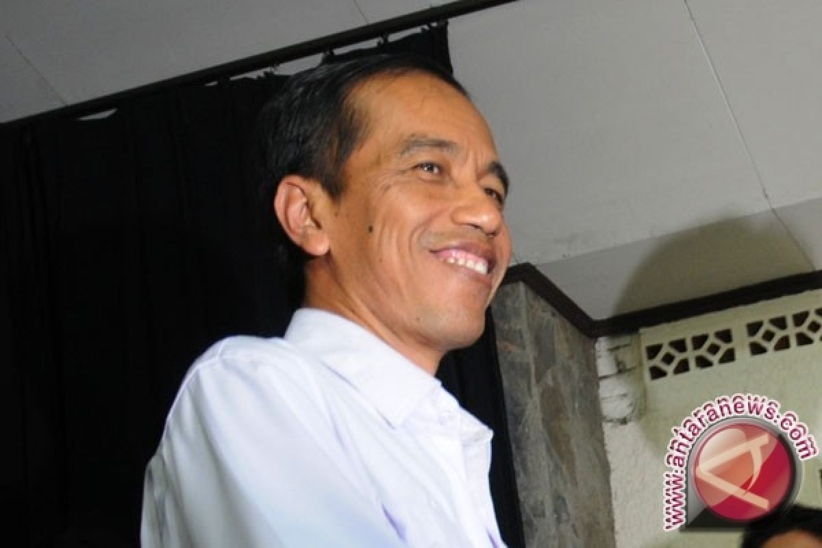 Akun Pendukung Jokowi Giring Opini Publik