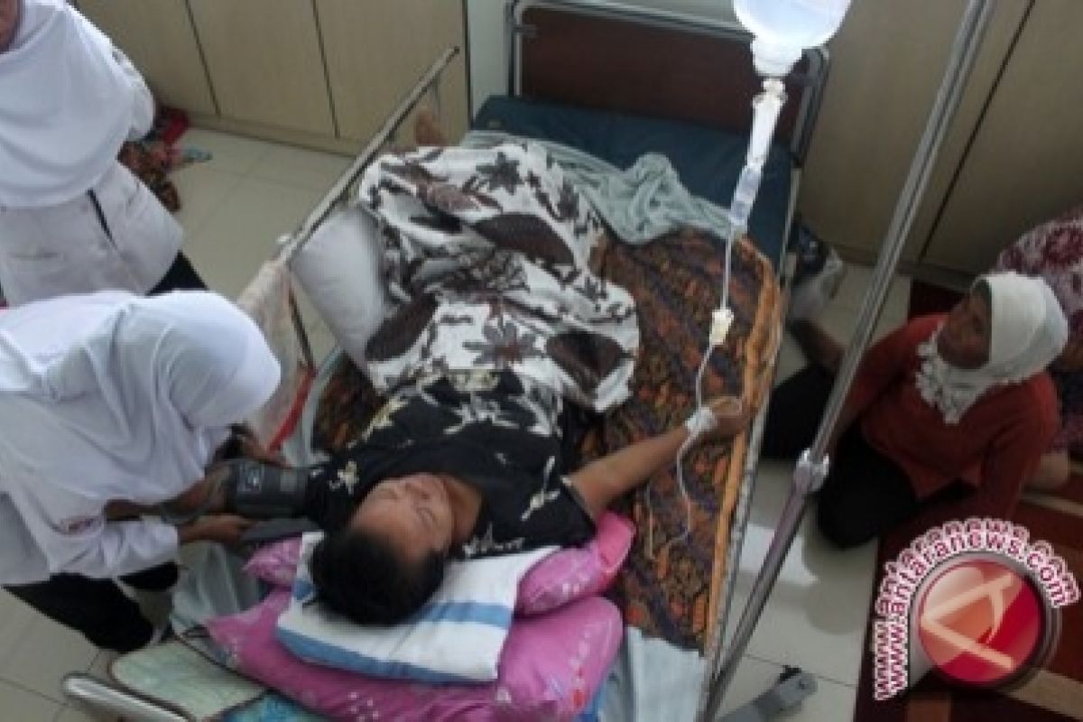 Ruang Rawat Penuh Pasien Tidur Dilorong