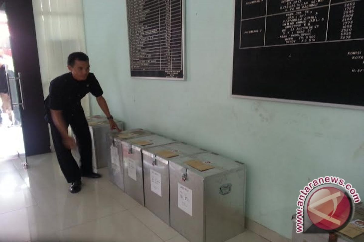 KPU distribusikan logistik pemilihan ulang ke 11 TPS