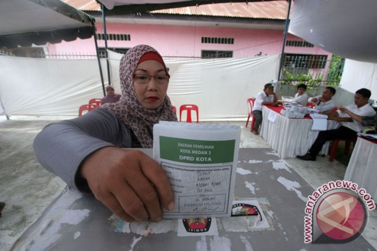 Istri-istri pejabat di sini berpeluang raih kursi DPRD