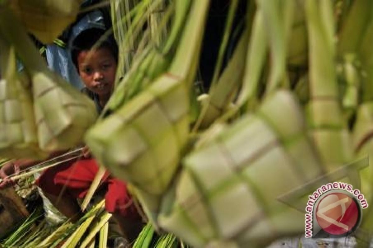 Bupati Gorontalo Rayakan Ketupat Dengan Etnis Jawa