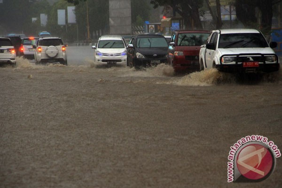 Banjir rendam puluhan rumah di Baubau