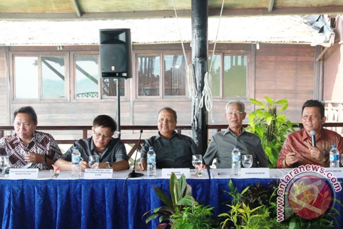 Pemancangan pelabuhan industri aluminium Bintan pada Agustus