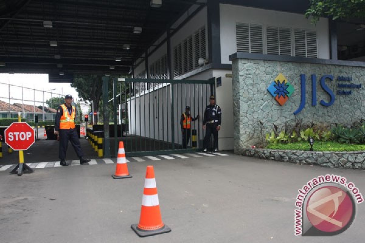 Polisi sita ponsel Afrischa petugas kebersihan JIS