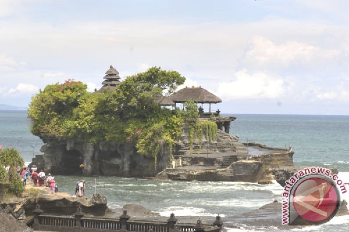 8.310 wisatawan kunjungi Tanah Lot sehari setelah Nyepi