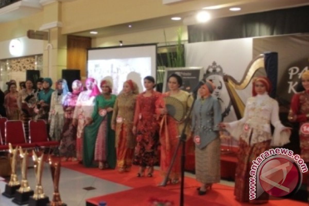 Parade 135 kebaya di Hari Kartini 