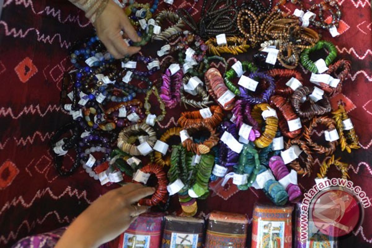 Bali`s plastic crafts exports increase by 43.21%