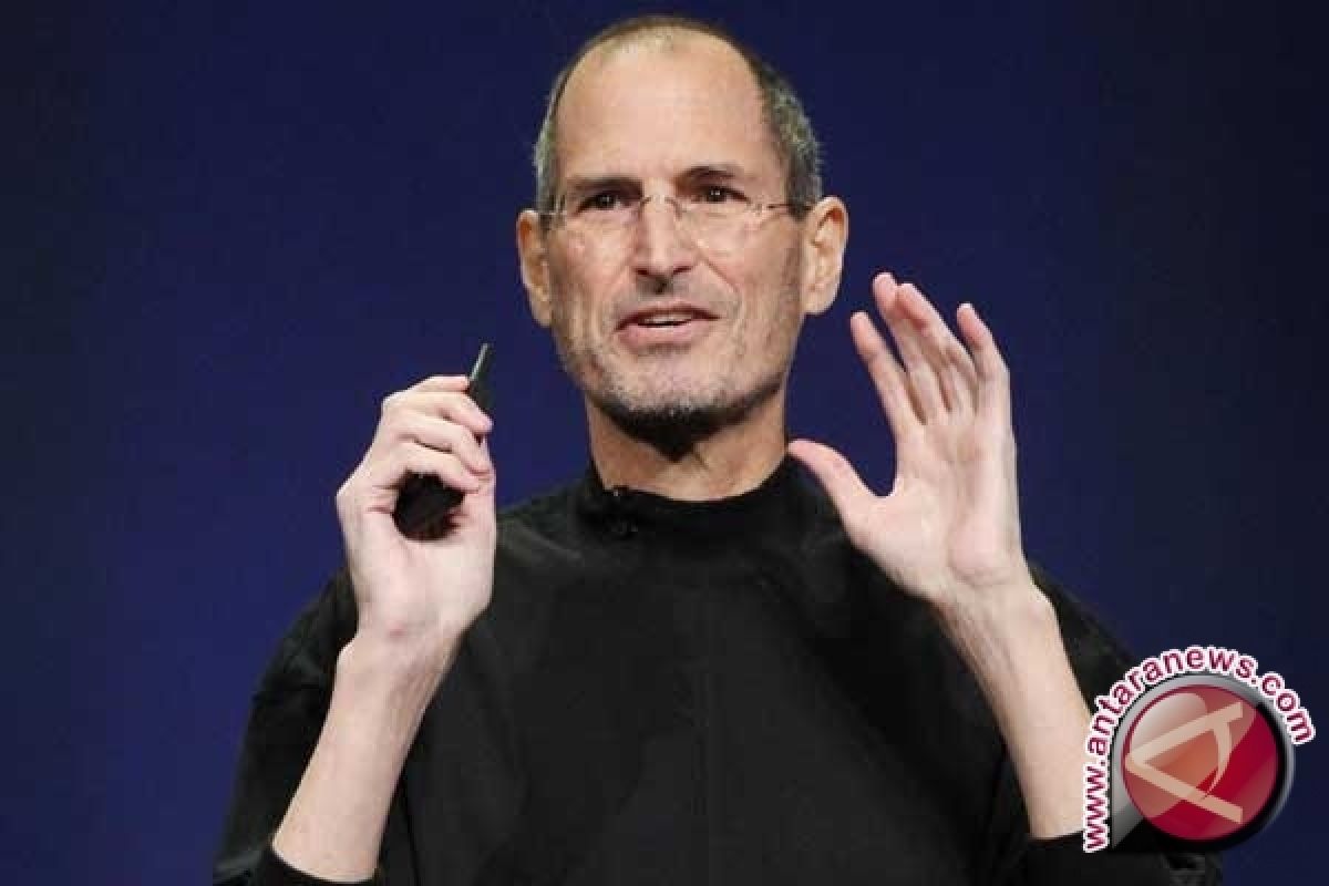 Rusia Bongkar Patung Steve Jobs Setelah Diketahui Gay