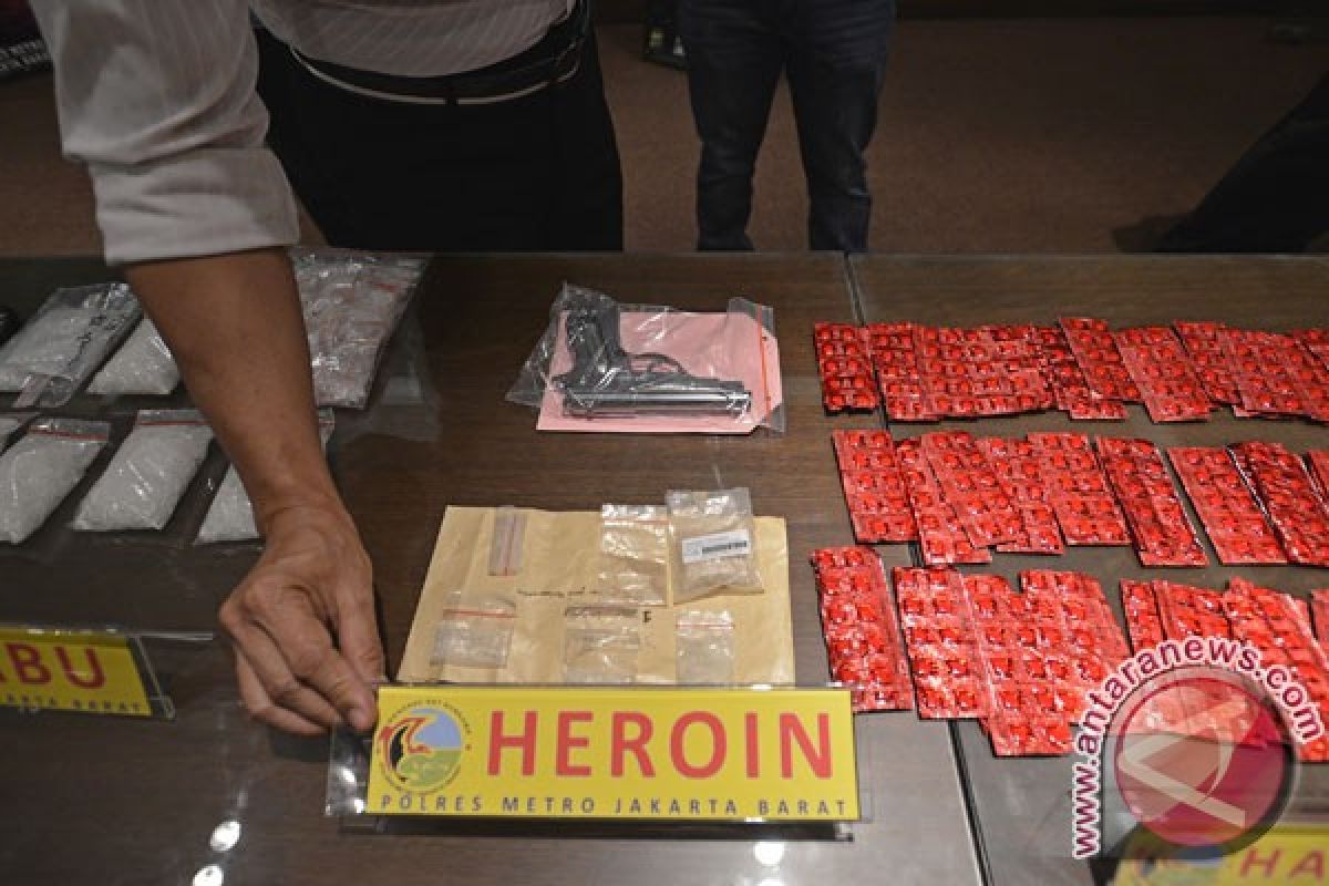 Petugas Yunani sita 11 kilogram heroin di Bandara Athena
