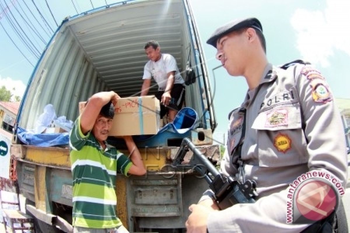 Tujuh Mobil Box Angkut Naskah UN