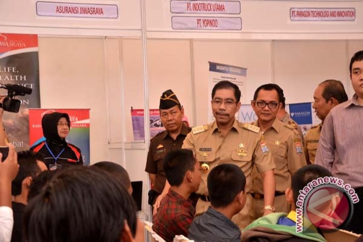 Ratusan pencari kerja padati pameran bursa kerja