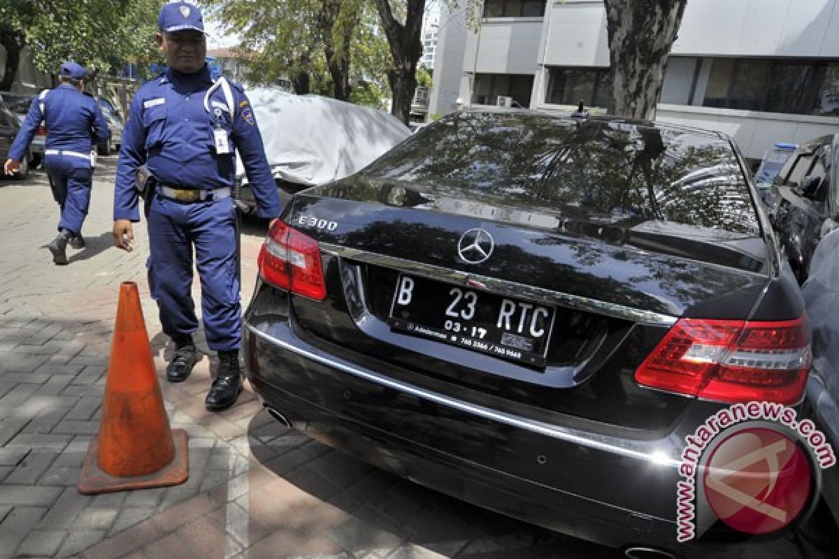 Anti-graft body confiscates a mayor`s grandmother's car