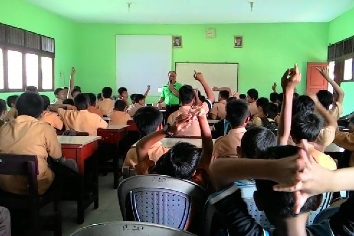 PLN Sosialisasikan Hemat Energi Kepada Pelajar SMP