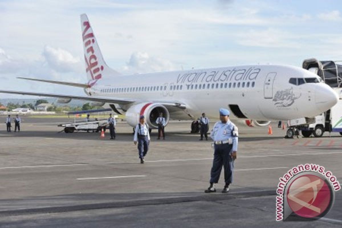 Sejumlah penumpang bertahan di Bandara Ngurah Rai