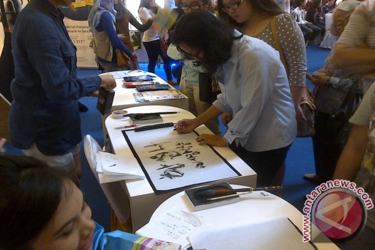 Belajar menulis Hangul di K-Festival 2014