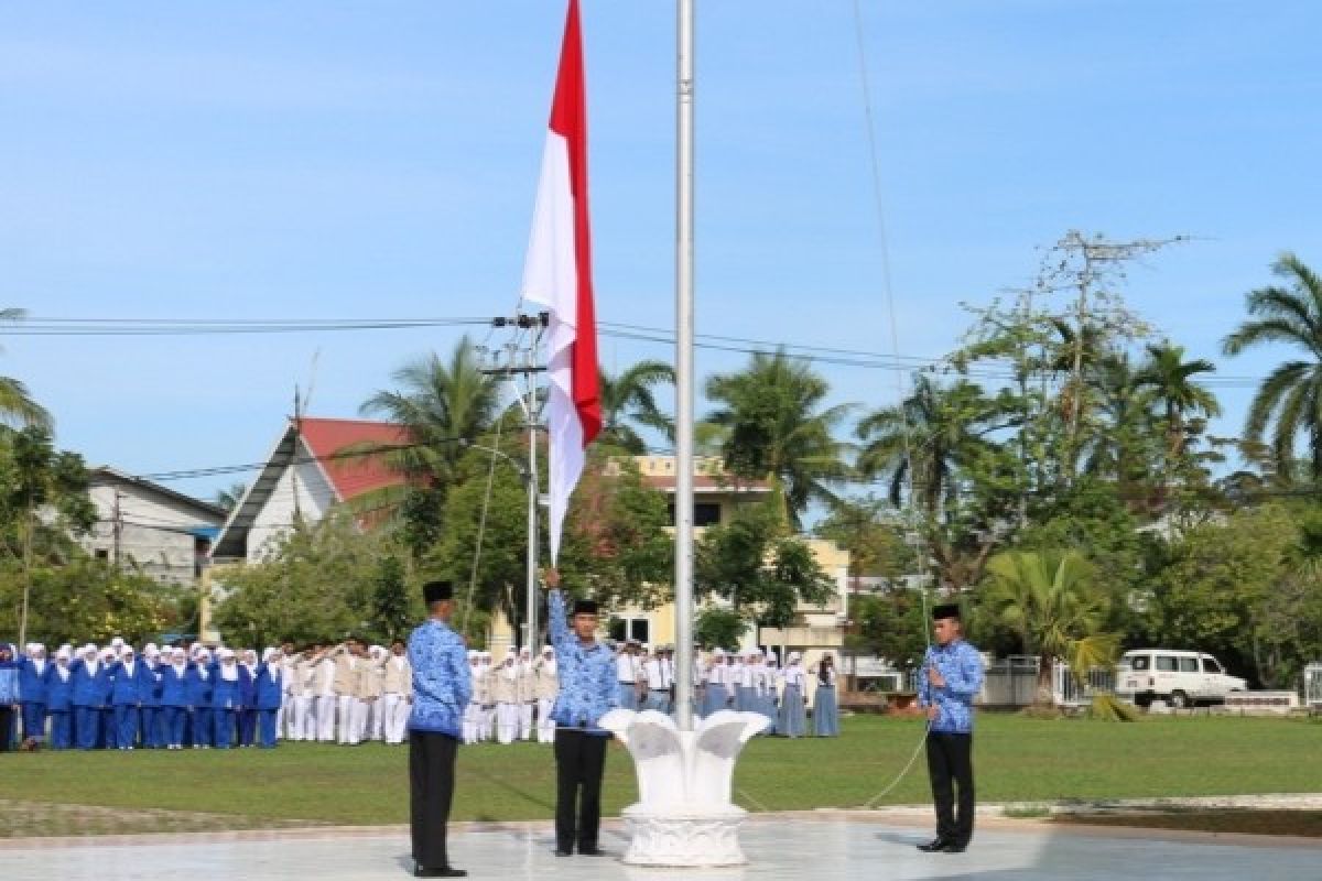 Tiang bendera dari baja di Singkawang