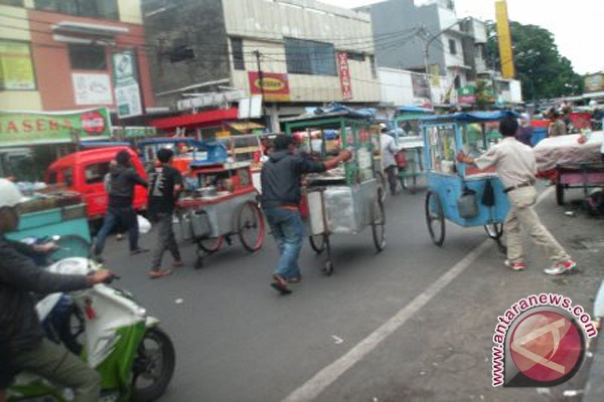 Pemkab Tanah Laut Tata Pkl Pasar Tapandang 