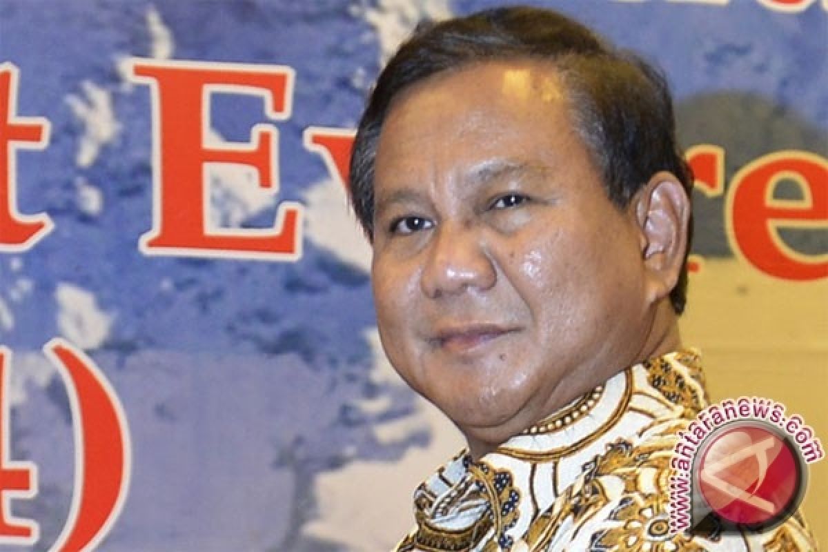 Prabowo Minta Pengamen Nyanyi Bersama di Bandung