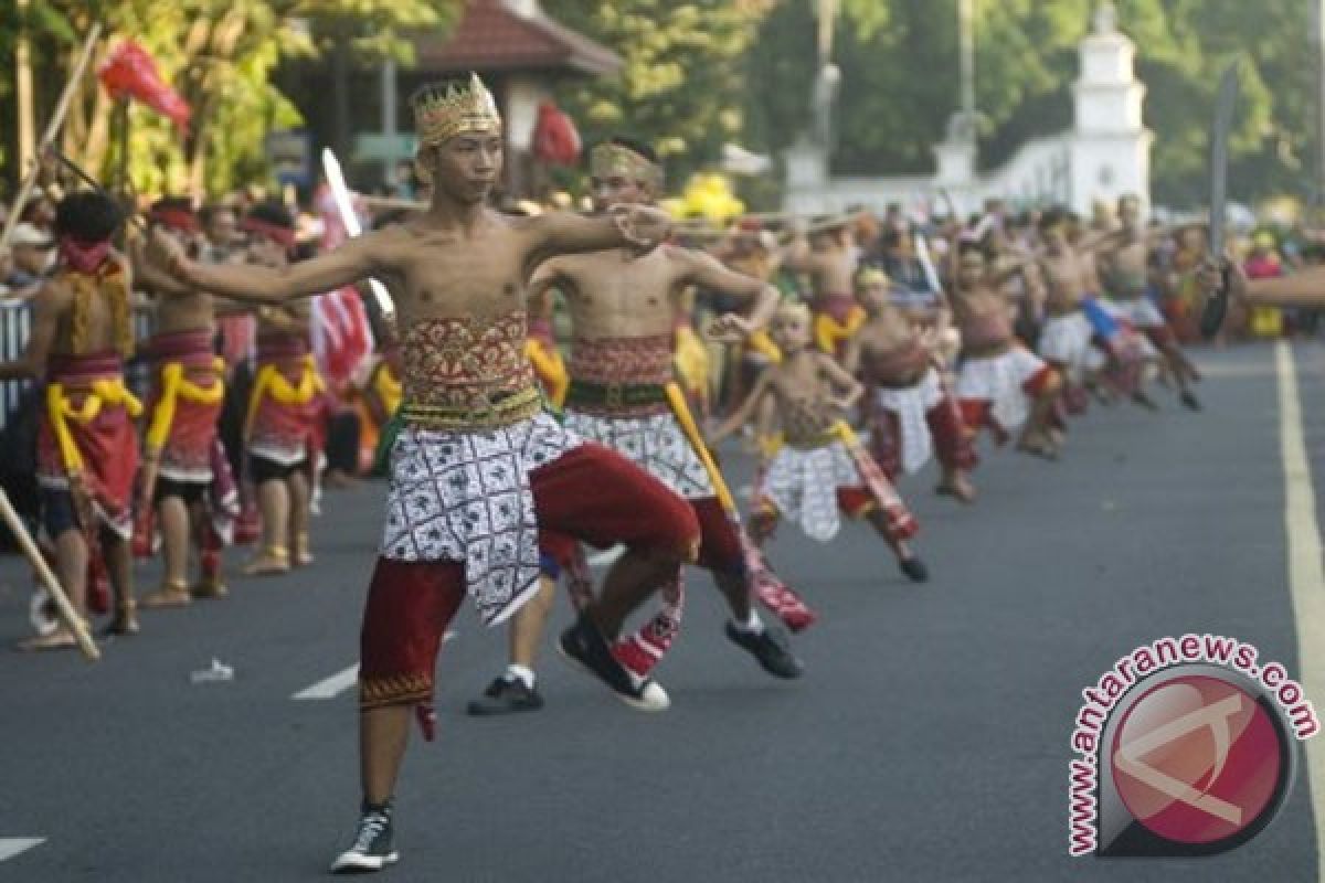 "Solo Menari 24 Jam" diikuti ribuan penari