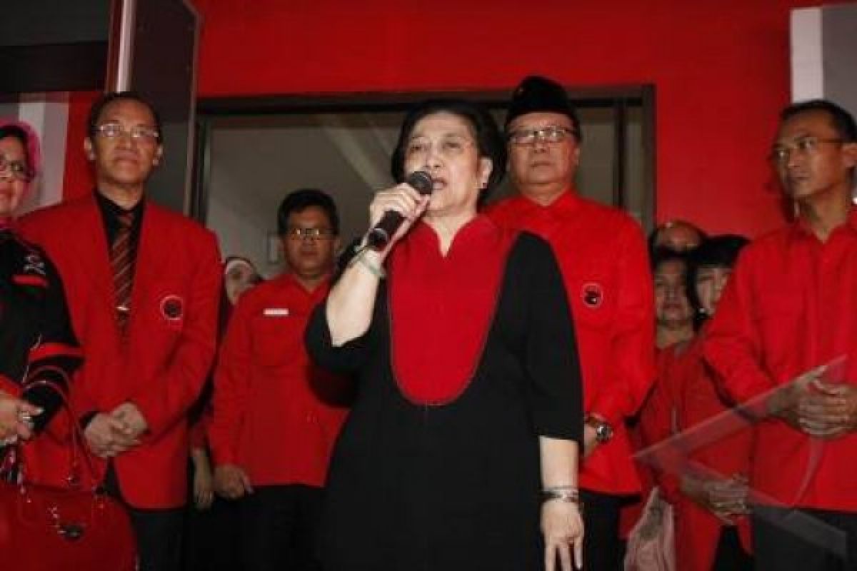 Megawati Mencoblos di TPS Kebagusan