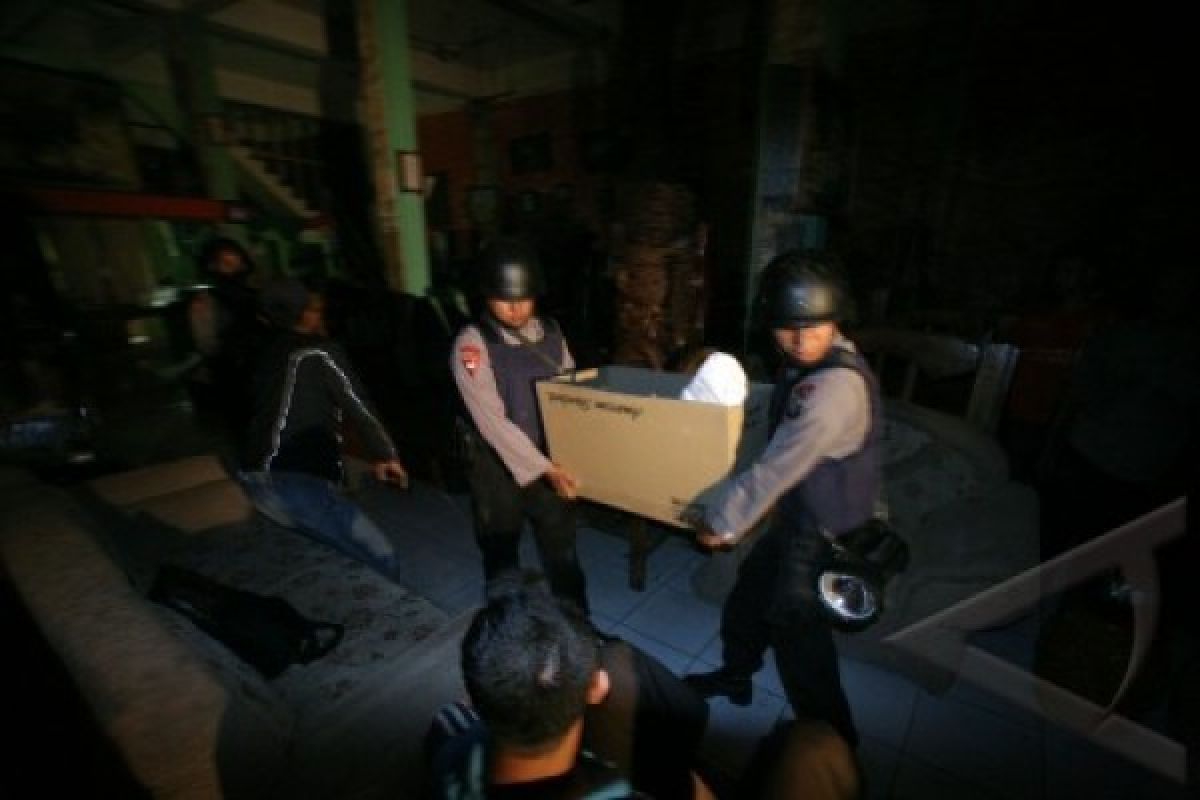 Warga Karanganyar Temukan Dua Bom Mortir di Pekarangan