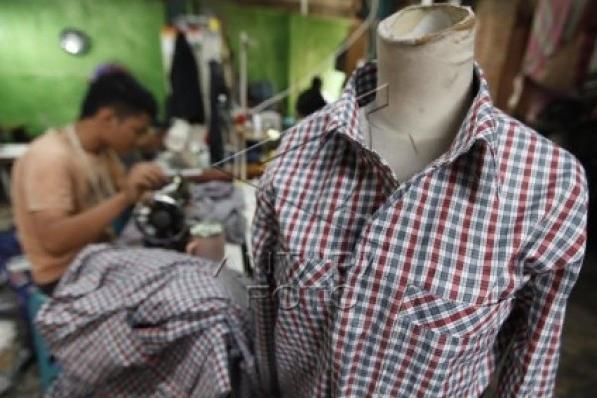 Pemesanan Baju Kotak-Kotak Jokowi Melonjak