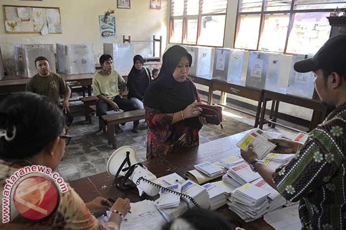 Puluhan Aparat Kepolisian Amankan Pemilu Ulang 