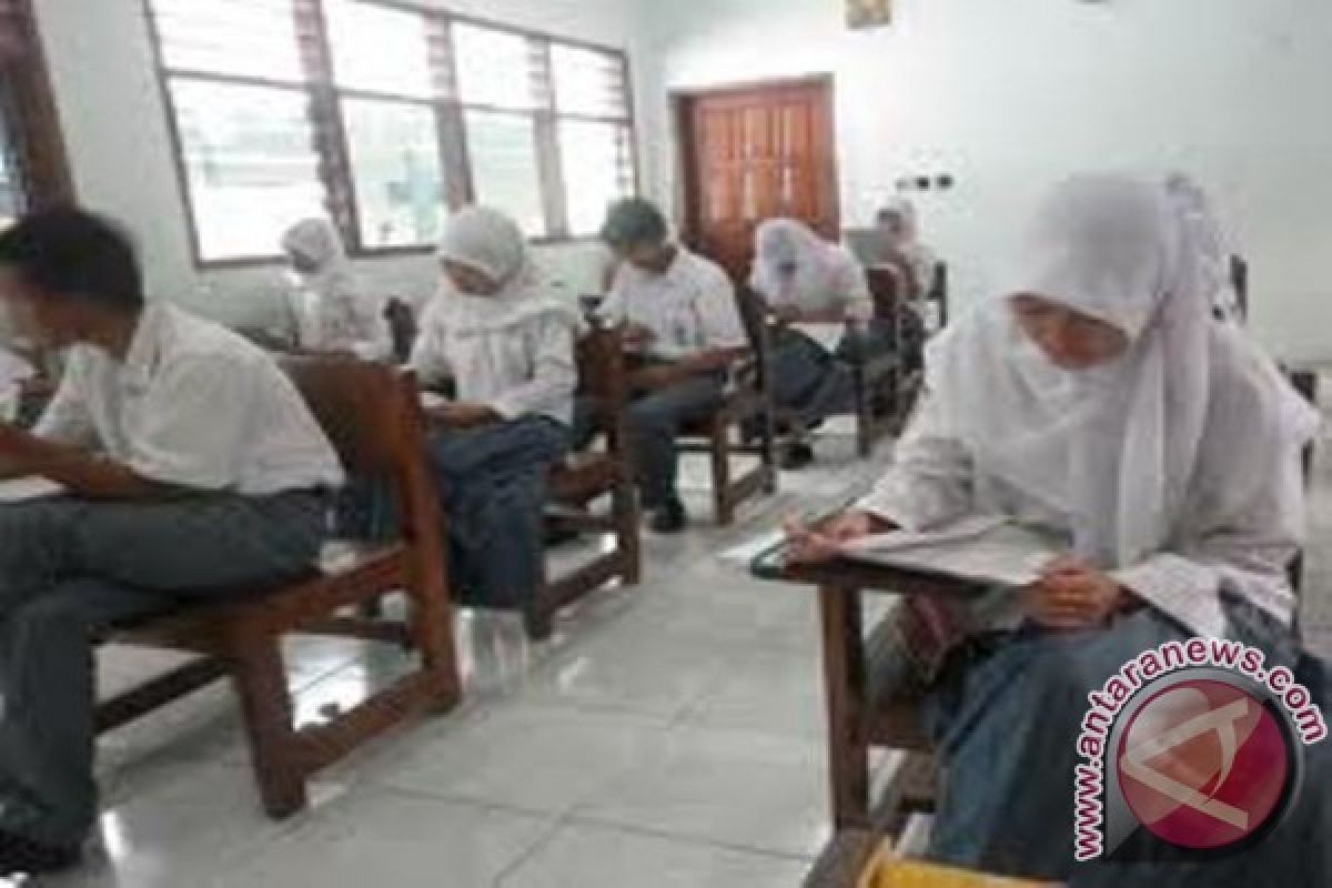 Gubernur NTB pantau pelaksanaan UN SMA/MA/SMK