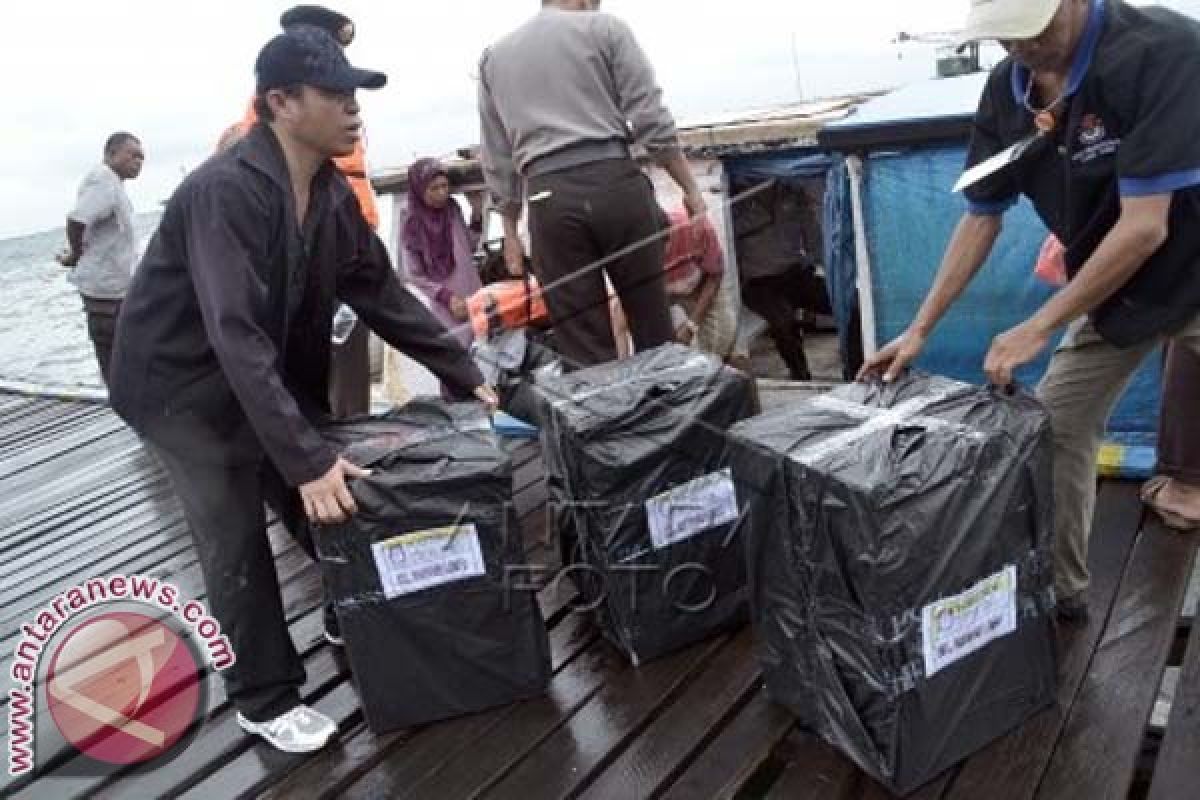 Pemilu - KPU Makasssar Distribusikan Logistik ke Enam Pulau 